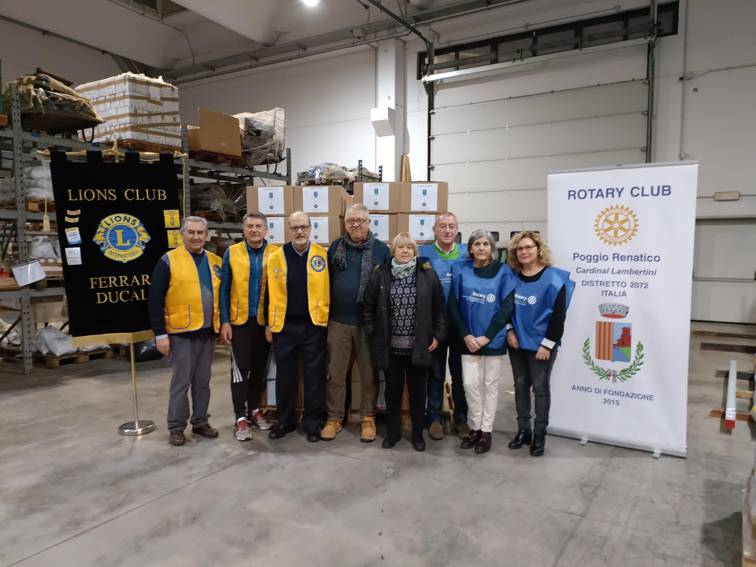 Preparazione pacchi dono Caritas